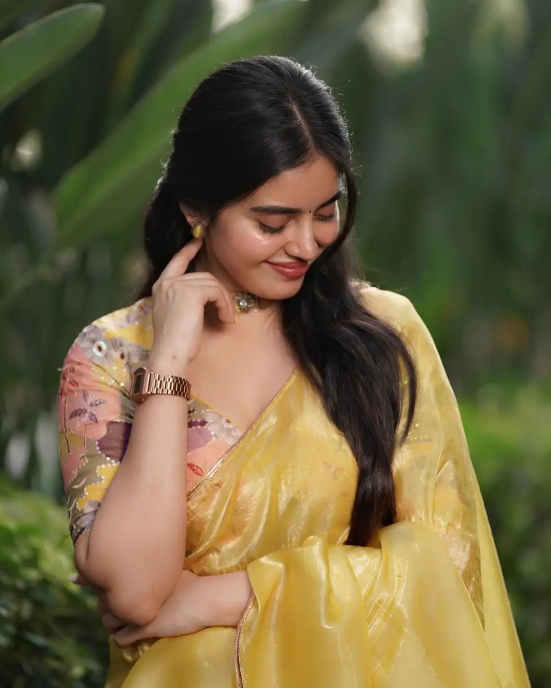 Kushita Kallapu In Traditional Yellow Saree Red Blouse